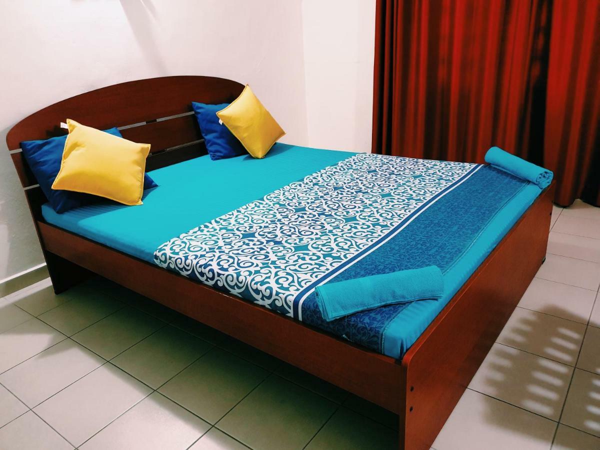 Oasis Skybeach Hostel - Negombo Esterno foto