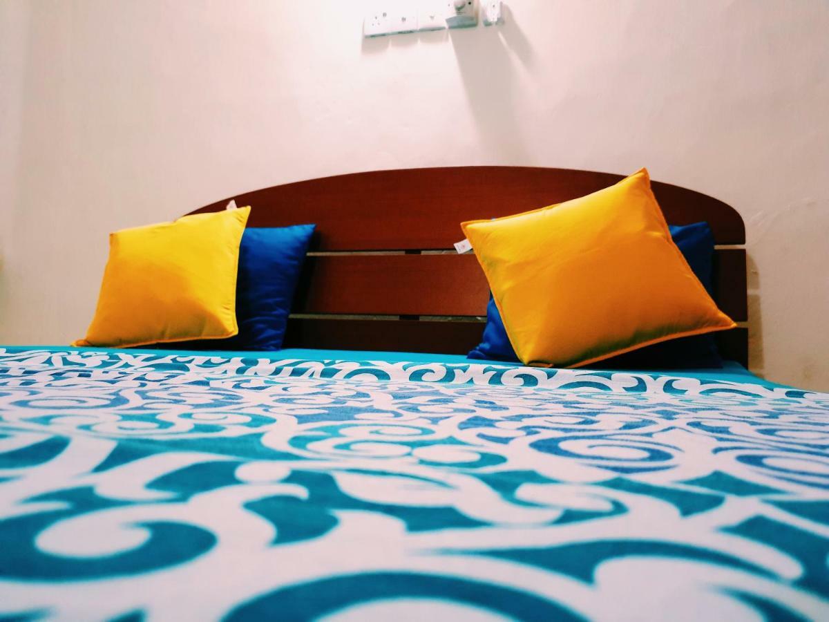 Oasis Skybeach Hostel - Negombo Esterno foto