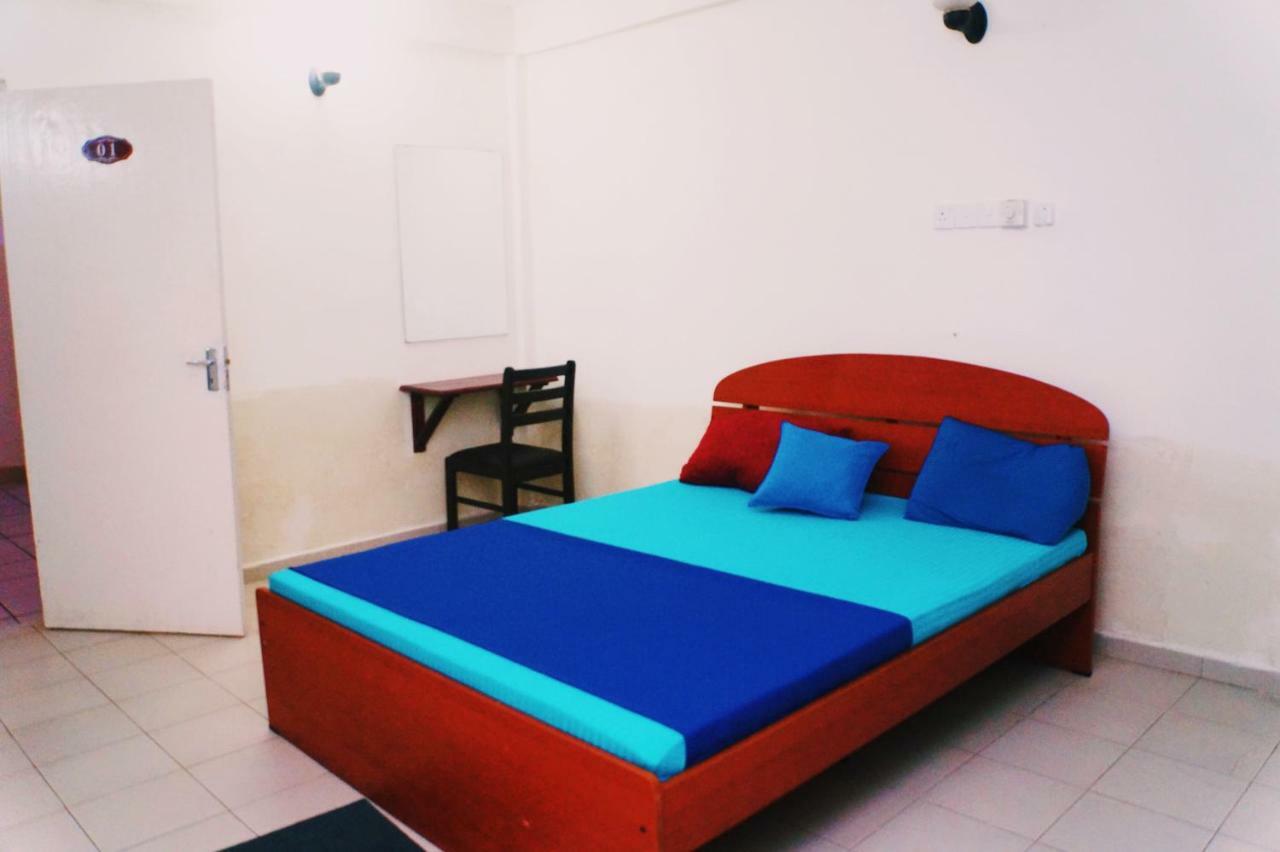 Oasis Skybeach Hostel - Negombo Esterno foto