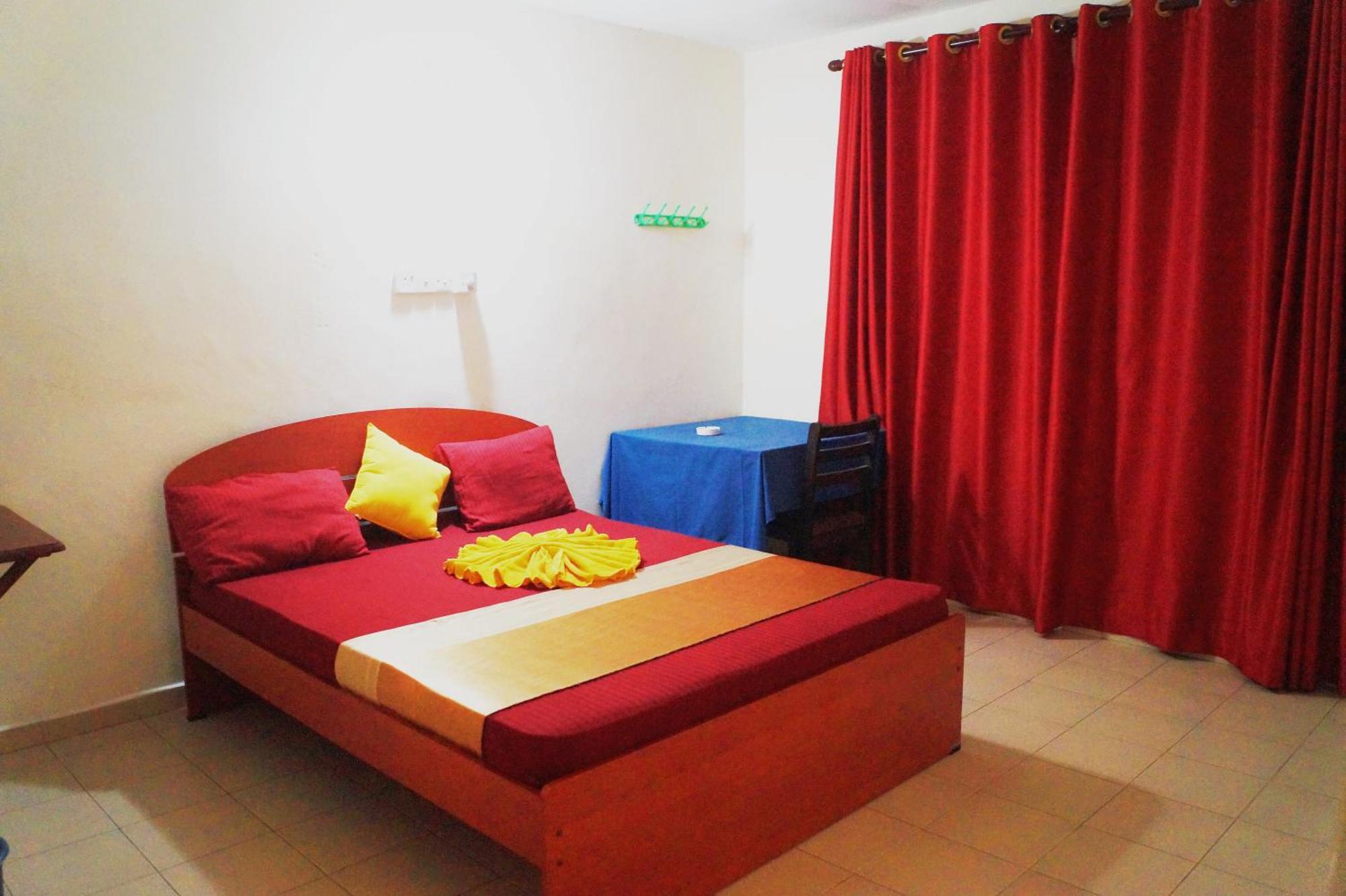 Oasis Skybeach Hostel - Negombo Esterno foto