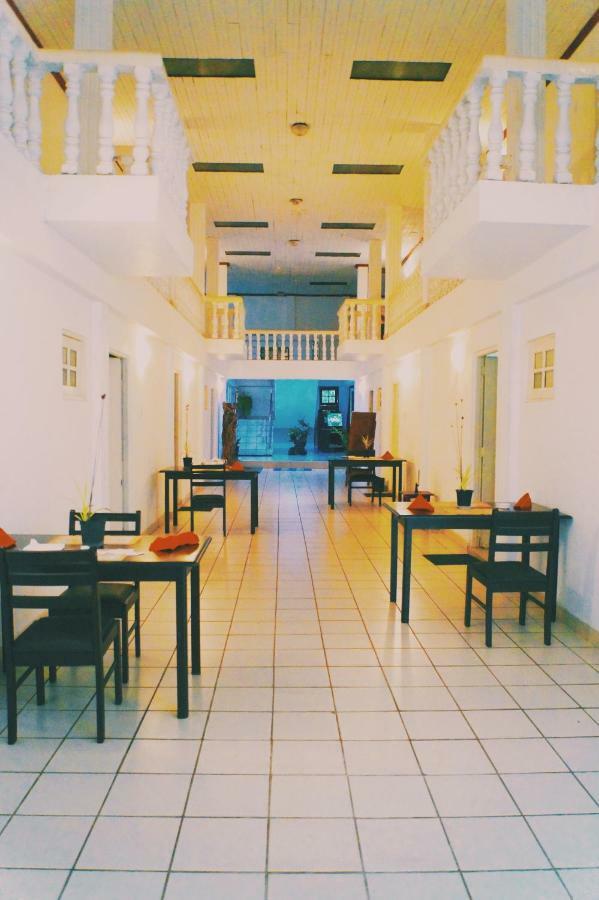 Oasis Skybeach Hostel - Negombo Esterno foto